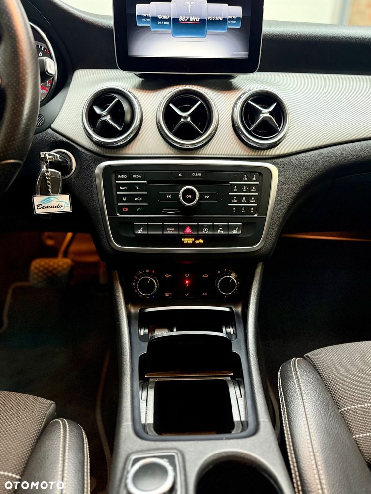 Mercedes-Benz GLA 180 7G-DCT Urban - 19