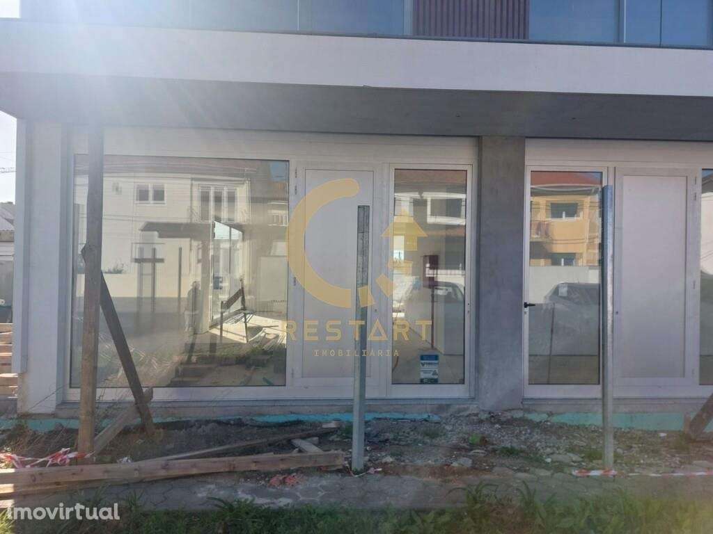 Loja com 280 m2 P/ Clinica ou Confeitaria  – Madalena, Vila Nova de Ga - Grande imagem: 3/26