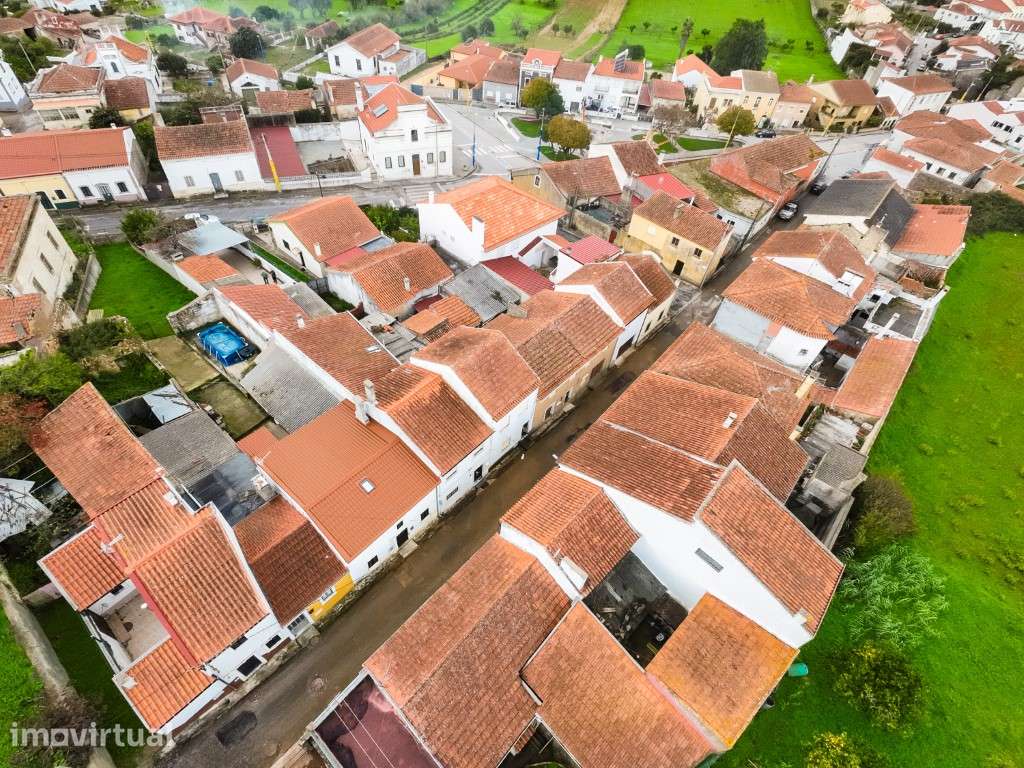 Moradia T3 com espaço exterior, bons acessos e excelente localização. - Grande imagem: 2/28