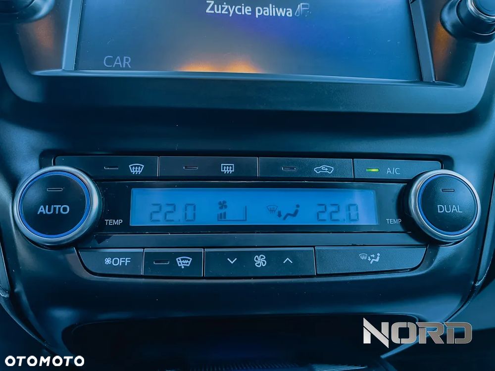 Toyota Avensis 1.8 Premium MS - 27