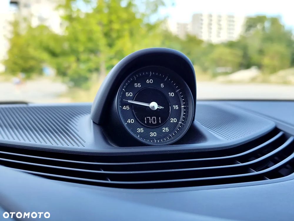 Porsche Taycan Turbo - 30