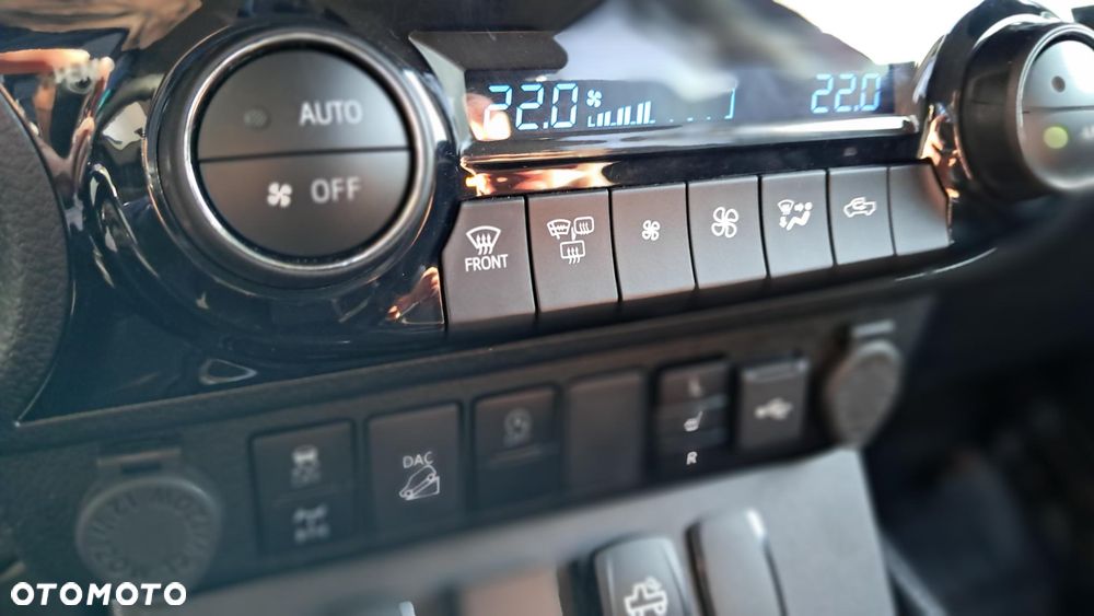 Toyota Hilux - 33