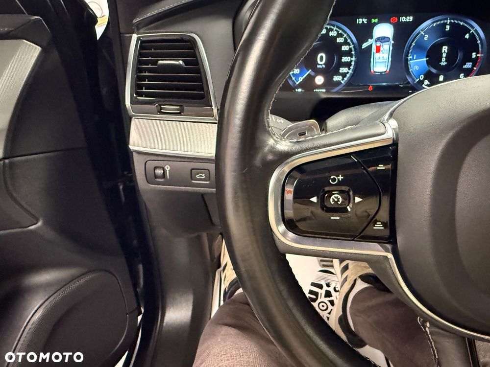 Volvo XC 90 B5 D AWD R-Design - 18