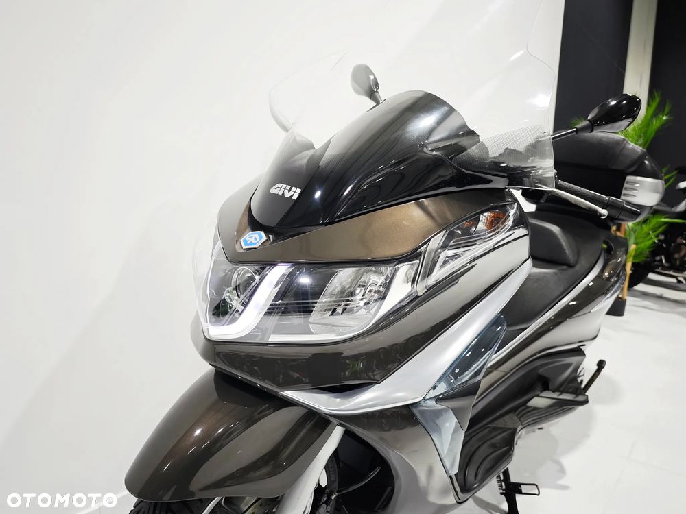Piaggio X10 - 13