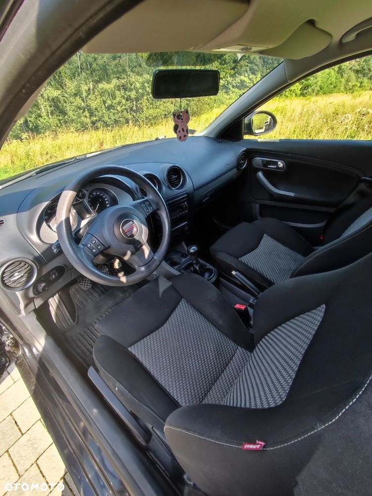 Seat Ibiza 1.4 16V Entry - 8