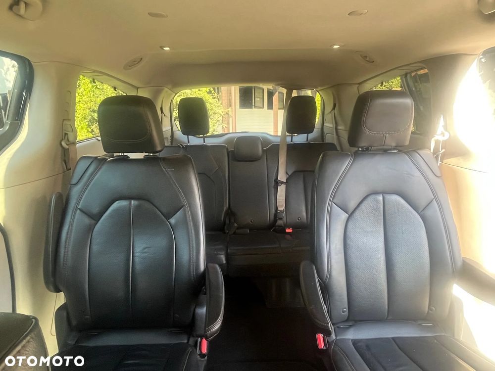 Chrysler Pacifica - 9