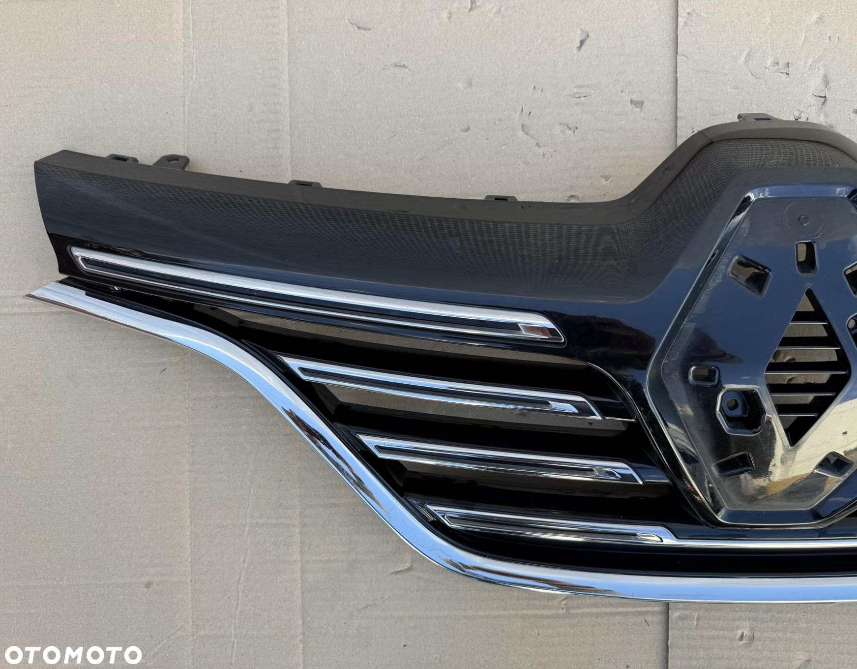 RENAULT MEGANE IV 4 ATRAPA GRILL 622563114R - 2
