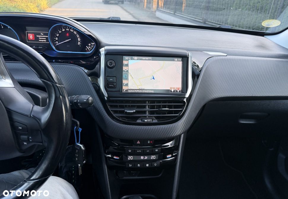 Peugeot 2008 1.2 VTi Allure - 11