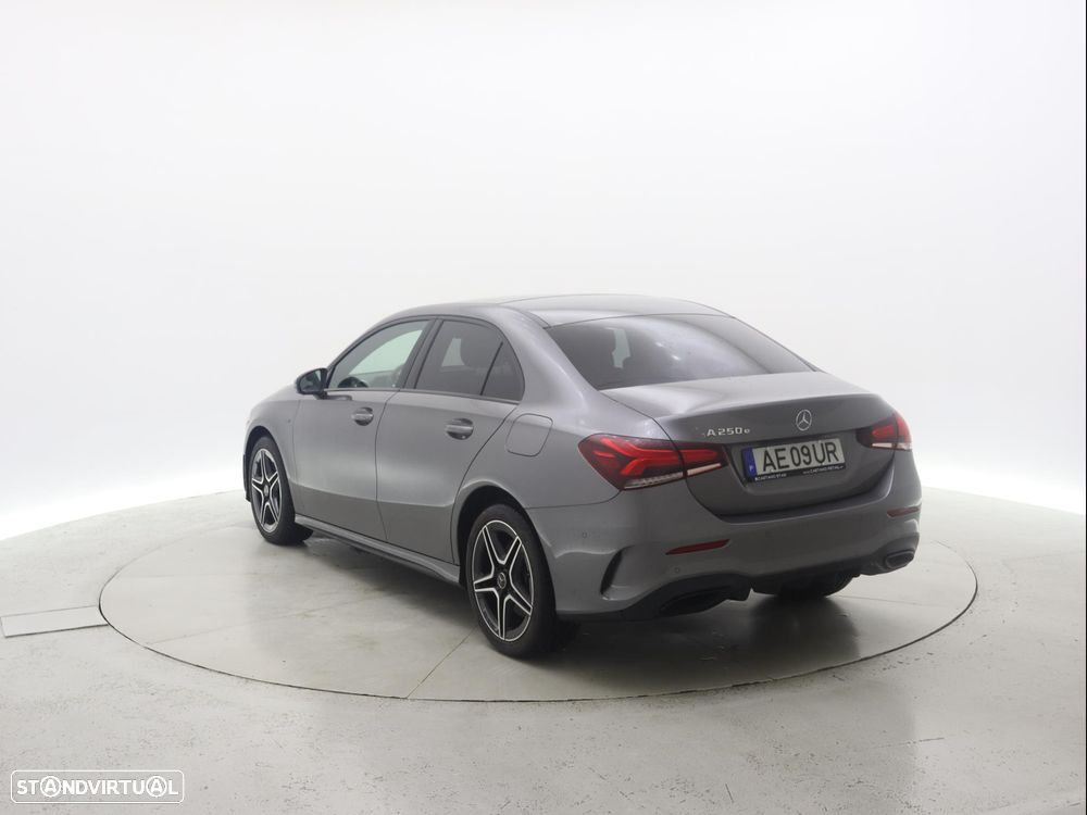 Mercedes-Benz A 250 e AMG Line - 4