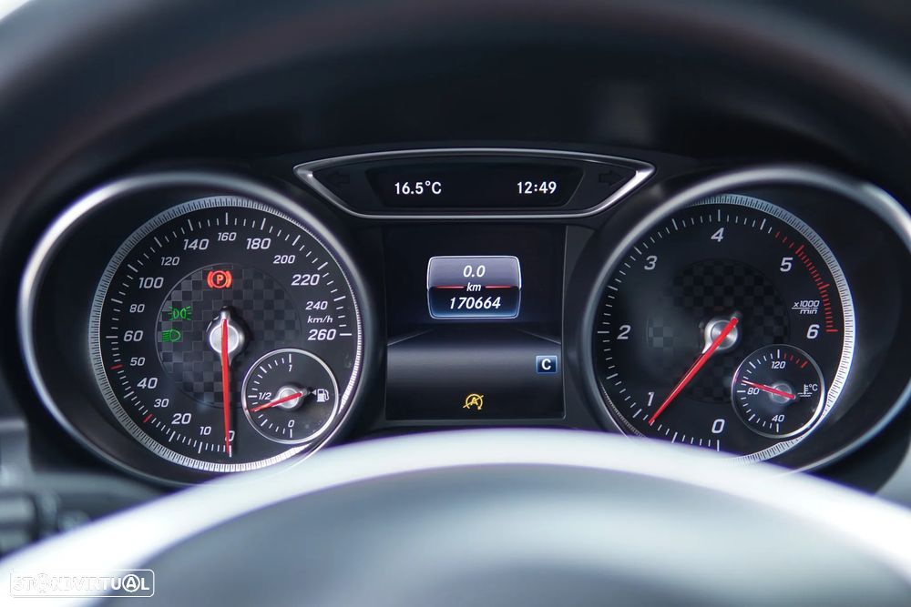 Mercedes-Benz A 180 d AMG Line - 48