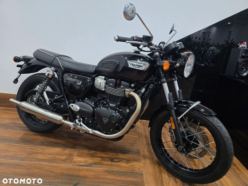 Triumph Bonneville - 1