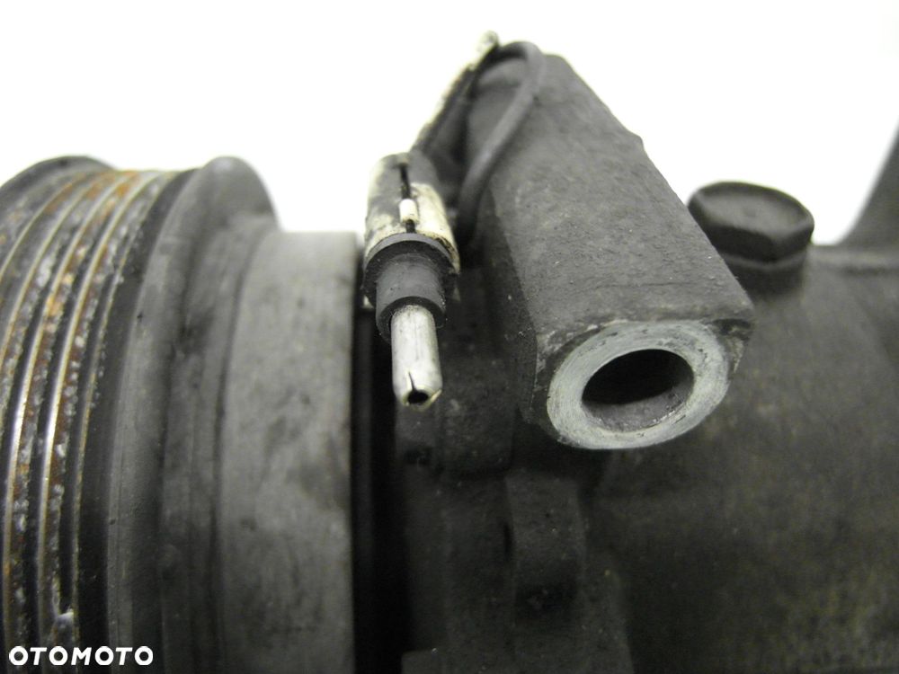 KOMPRESOR KLIMATYZACJI RENAULT CLIO II 1.5 dCi 7700273801 8D6V12 - 2