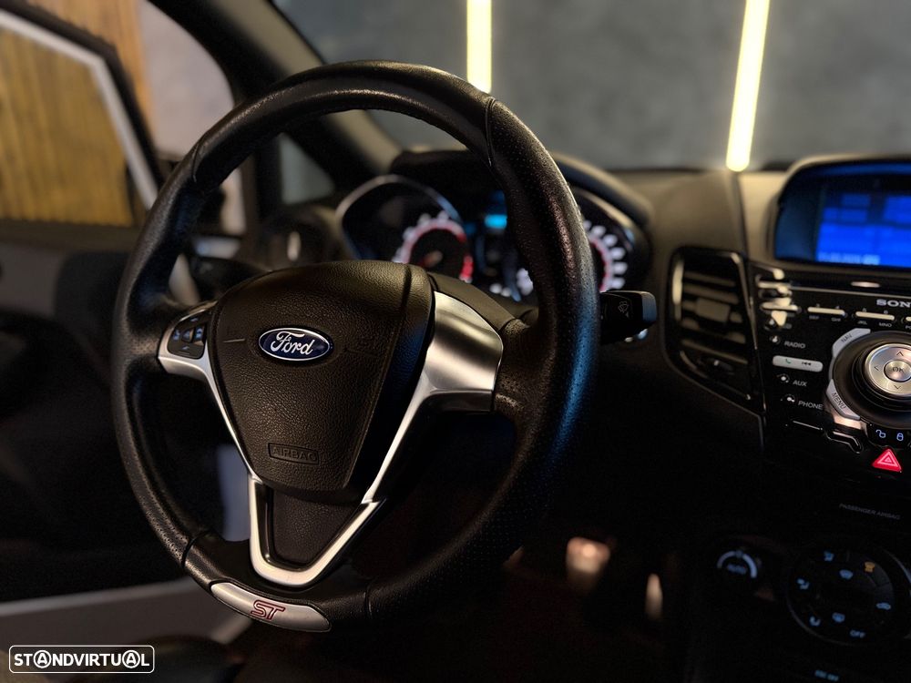 Ford Fiesta 1.6 EcoBoost c/ Pack Pele Desportiva ST - 27