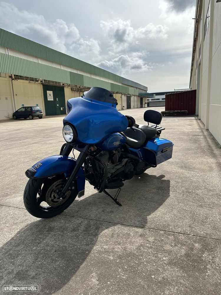 Harley-Davidson FLHT - 5