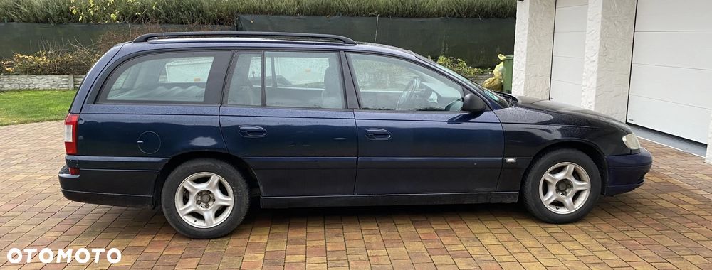 Opel Omega 2.2 Base / Club - 2