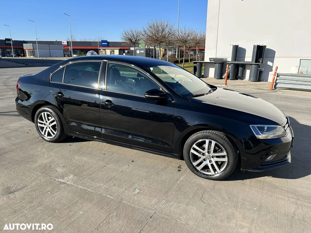 Volkswagen Jetta 2.0 TDI Highline - 1