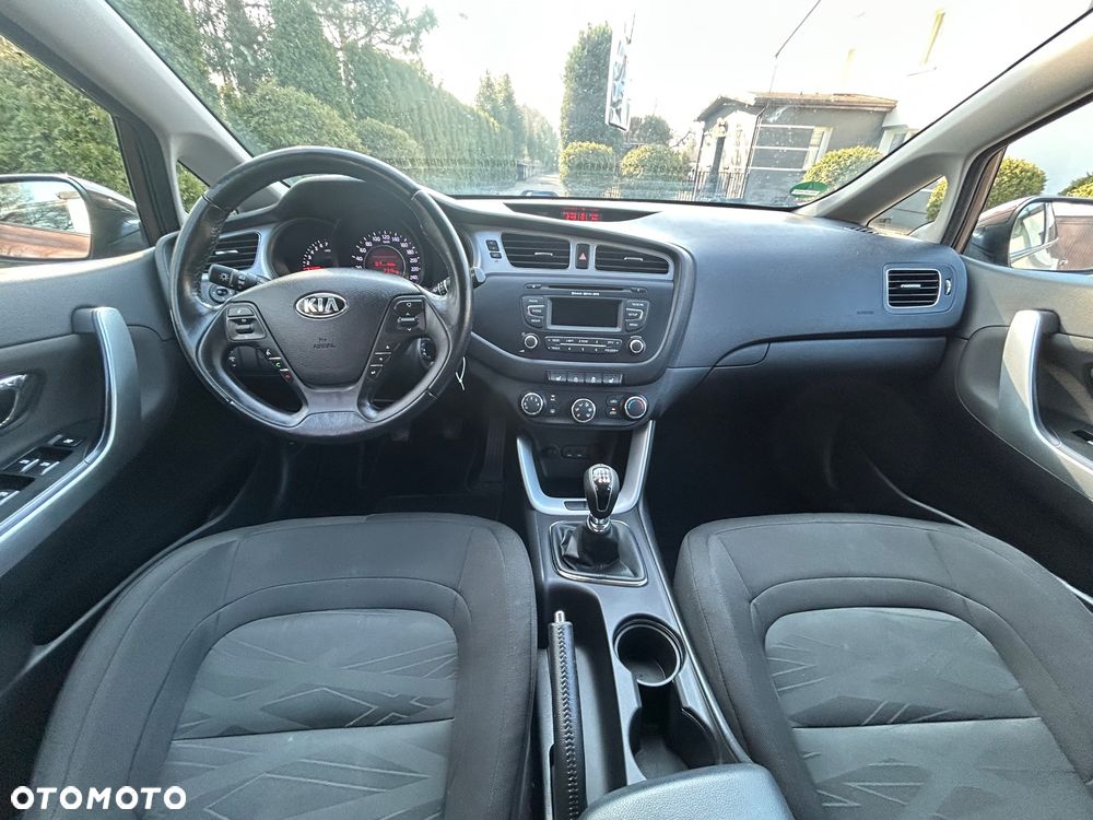 Kia Ceed 1.6 GDI ISG Dream-Team Edition - 10