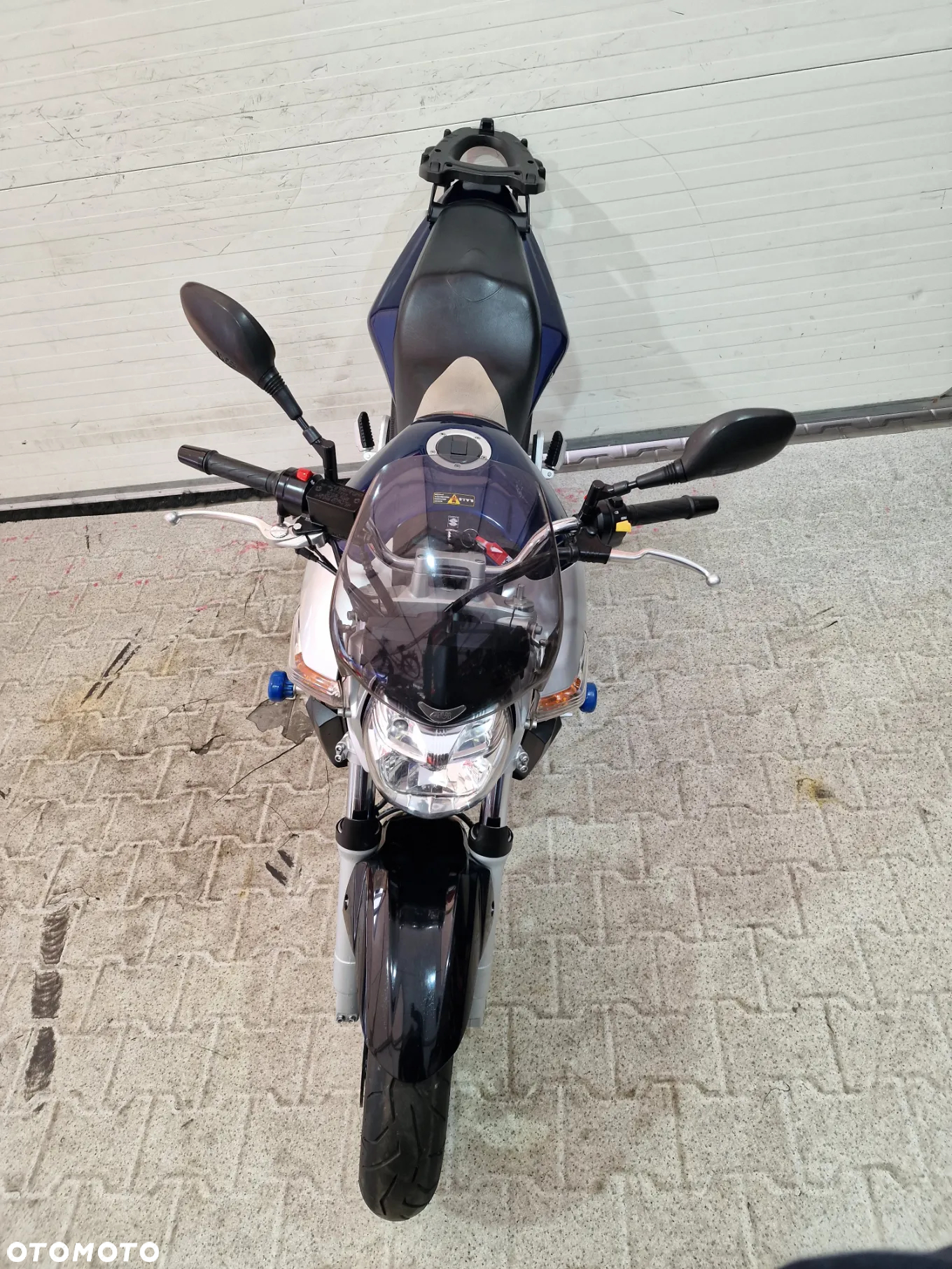 Suzuki GSR - 16