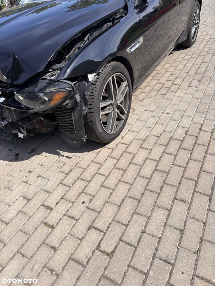 Jaguar XE 2.0 T AWD Pure - 6