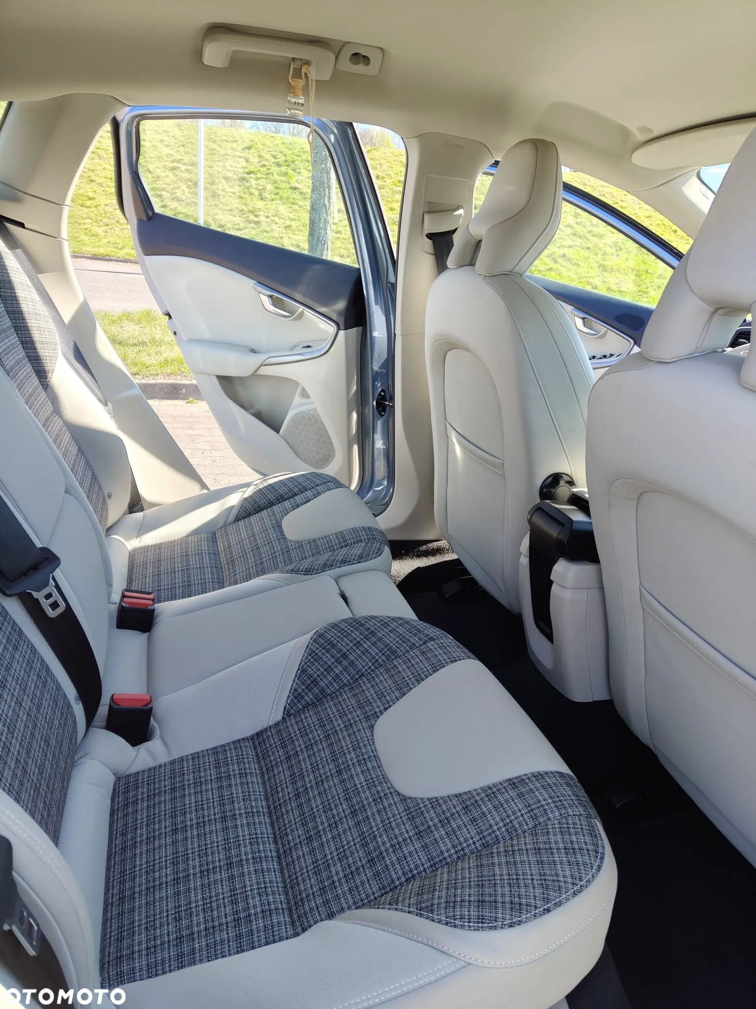 Volvo V40 D2 Drive-E Momentum - 13