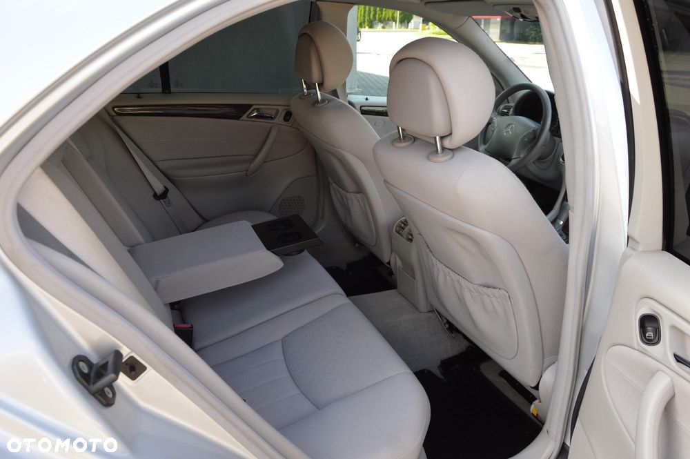 Mercedes-Benz Klasa C 280 7G-TRONIC Elegance - 16