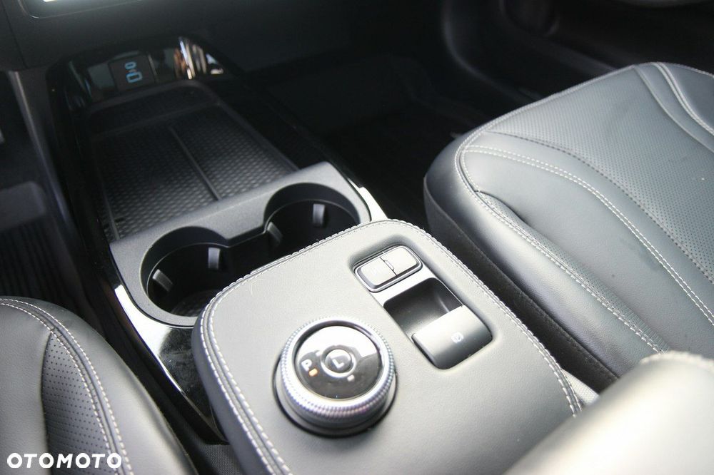 Ford Mustang Mach-E - 27