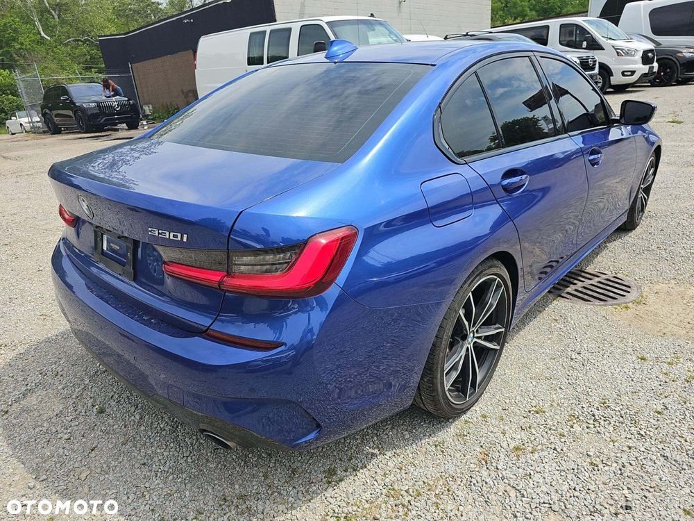 BMW Seria 3 330i M Sport - 4
