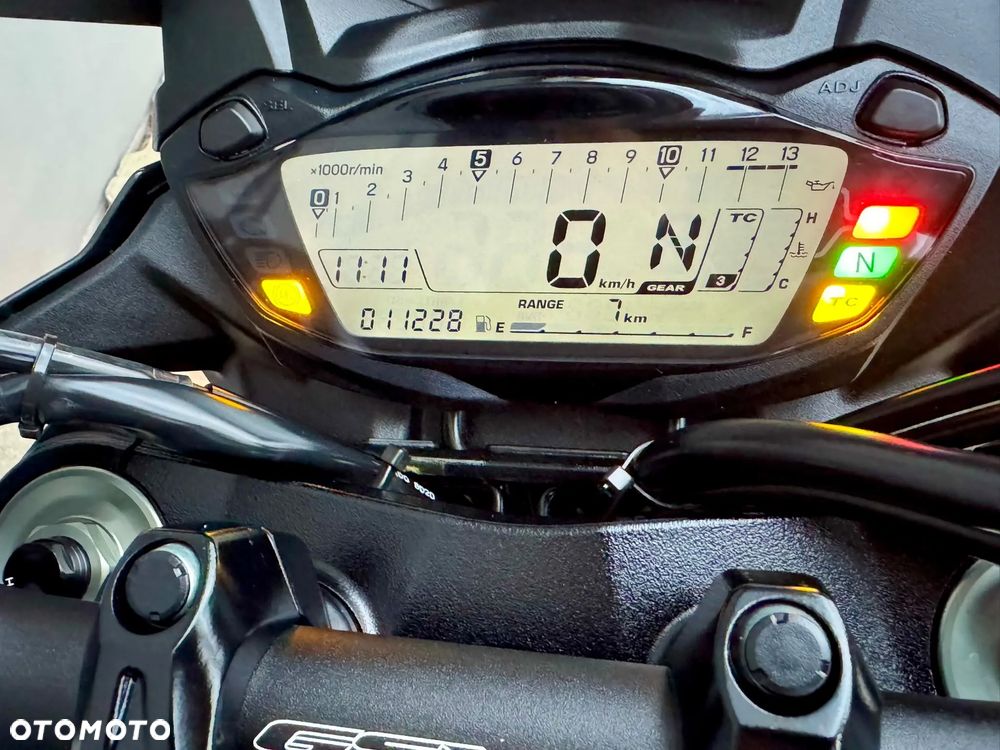 Suzuki GSX - 17