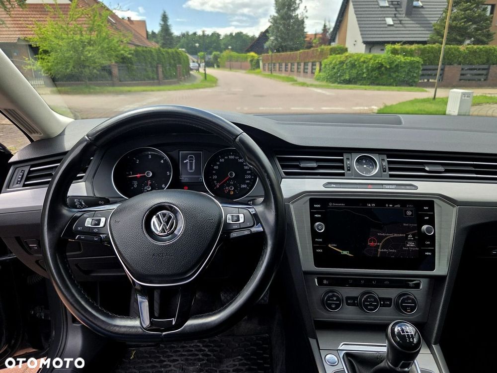 Volkswagen Passat Variant 2.0 TDI SCR Trendline - 14