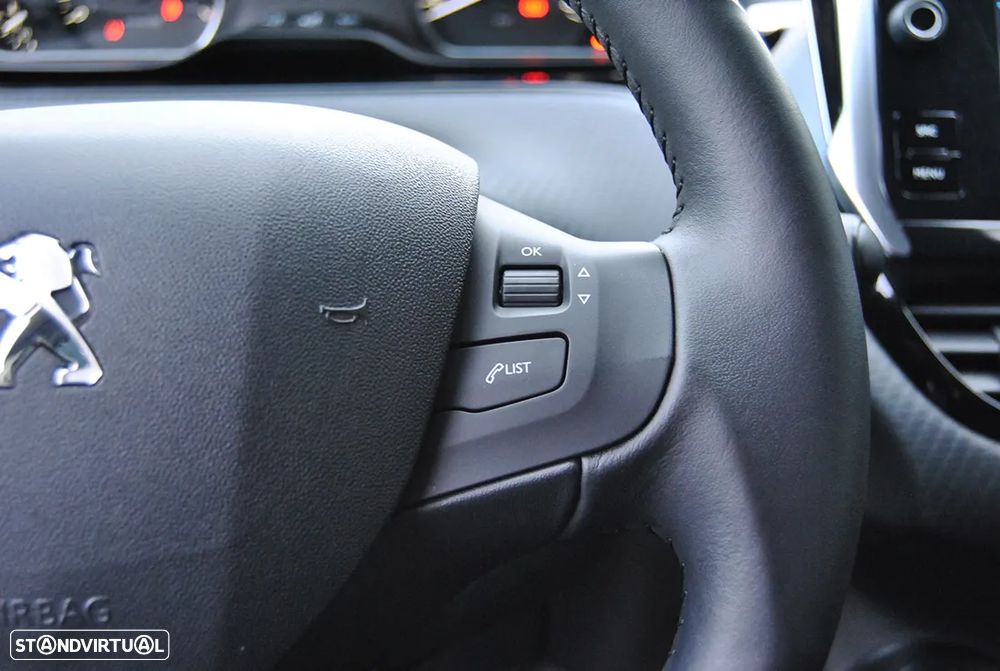 Peugeot 208 1.2 PureTech Signature - 24