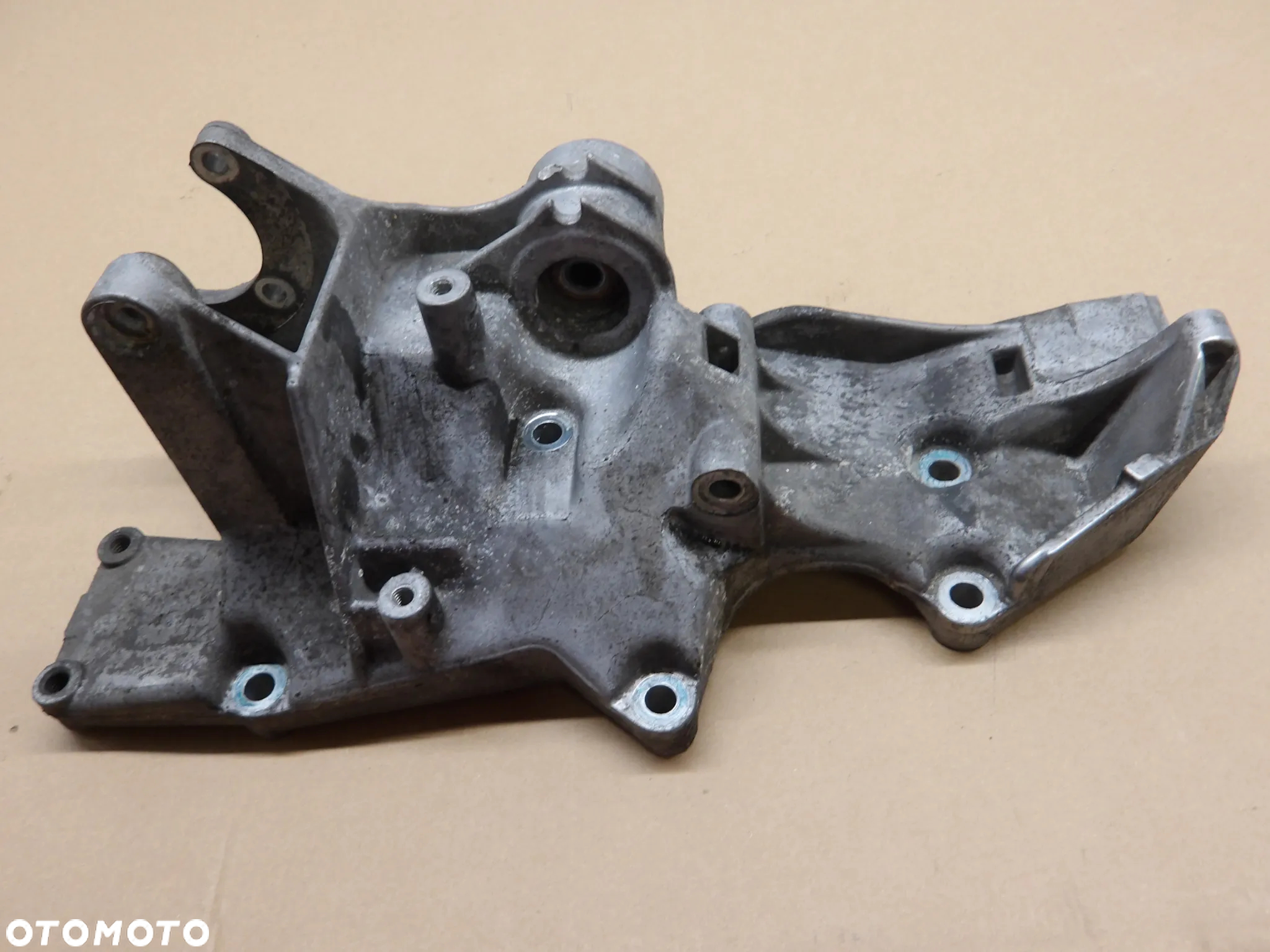 AUDI A4 B5 94-97 SEDAN 1.6B ŁAPA ALTERNATORA 06B903143F - 2