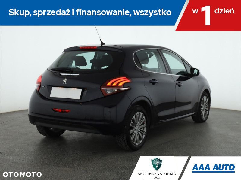 Peugeot 208 - 6