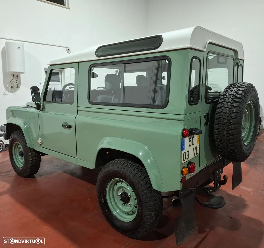 Land Rover Defender - 7