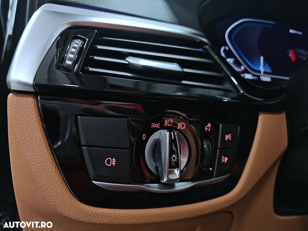 BMW Seria 5 530e Aut. - 31