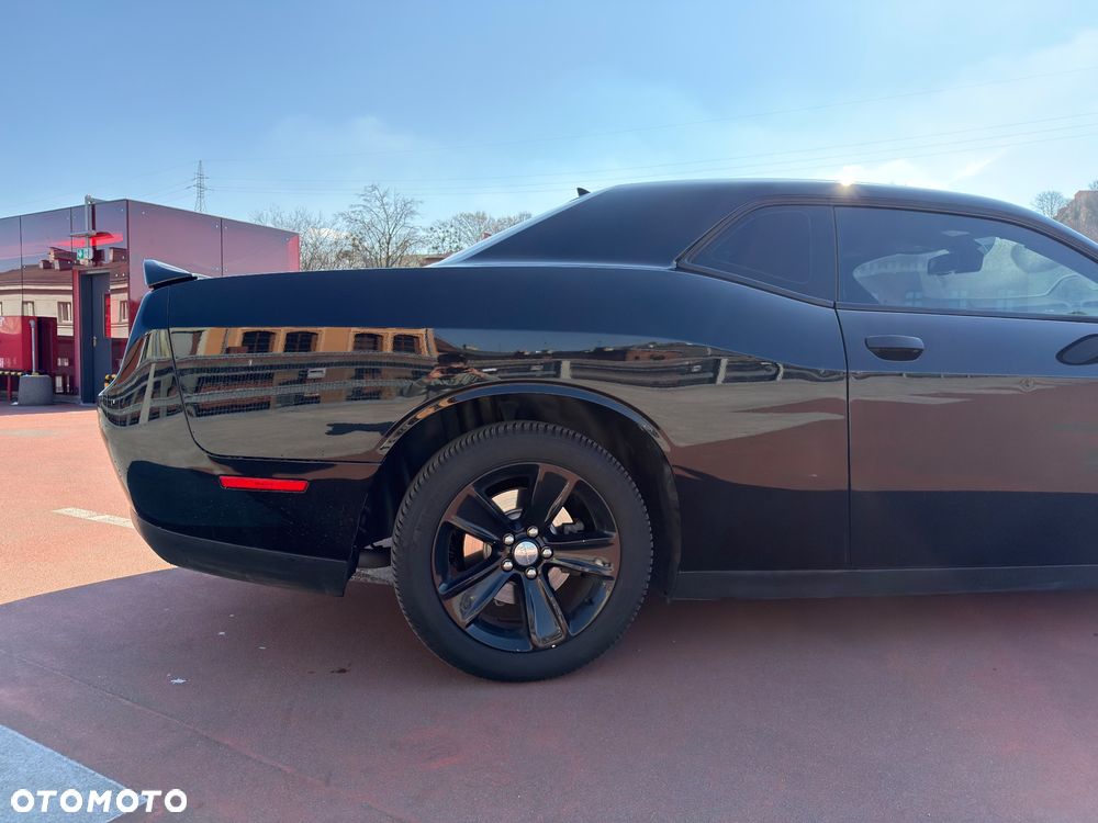 Dodge Challenger - 16