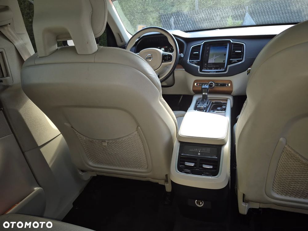 Volvo XC 90 - 8