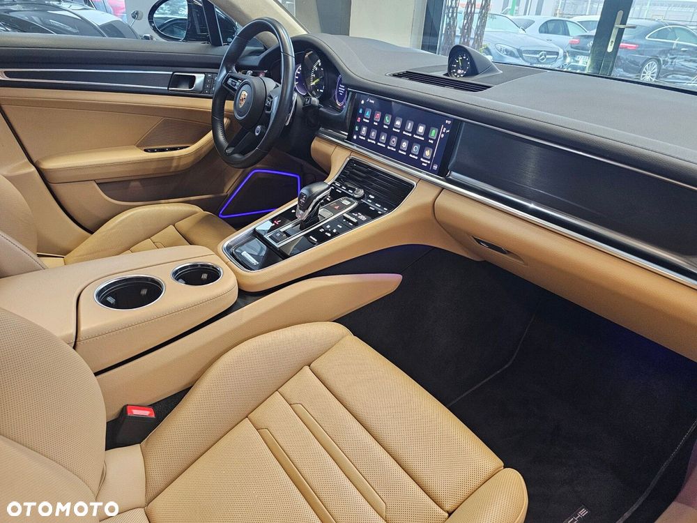 Porsche Panamera - 25