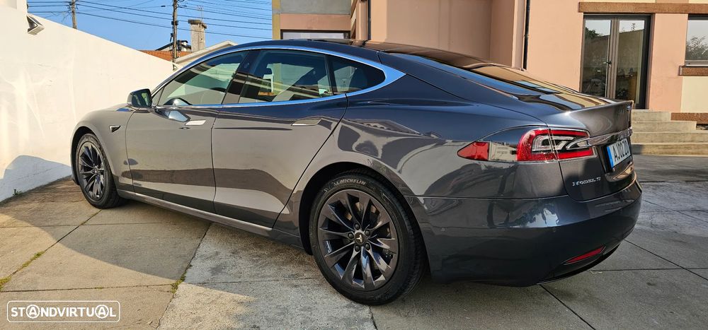 Tesla Model S - 3