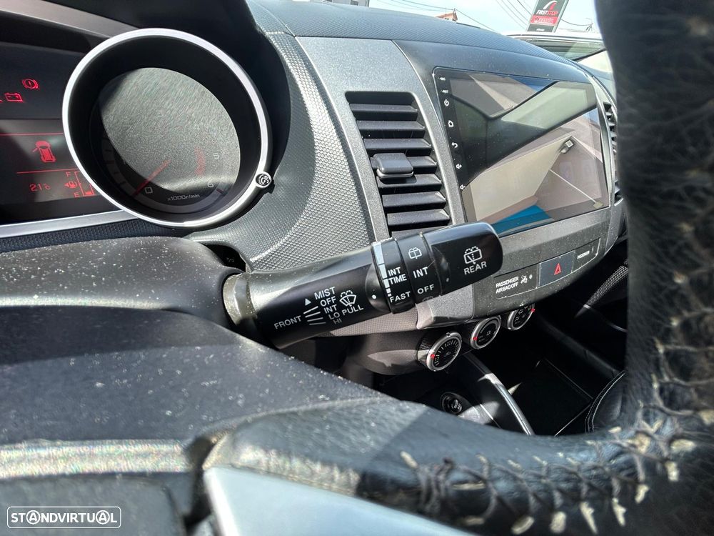 Mitsubishi Outlander 2.0 DI-D Intense+ 4WD - 24