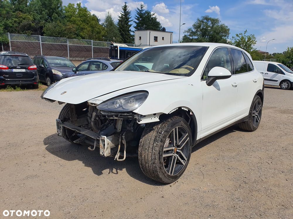 Porsche Cayenne - 1