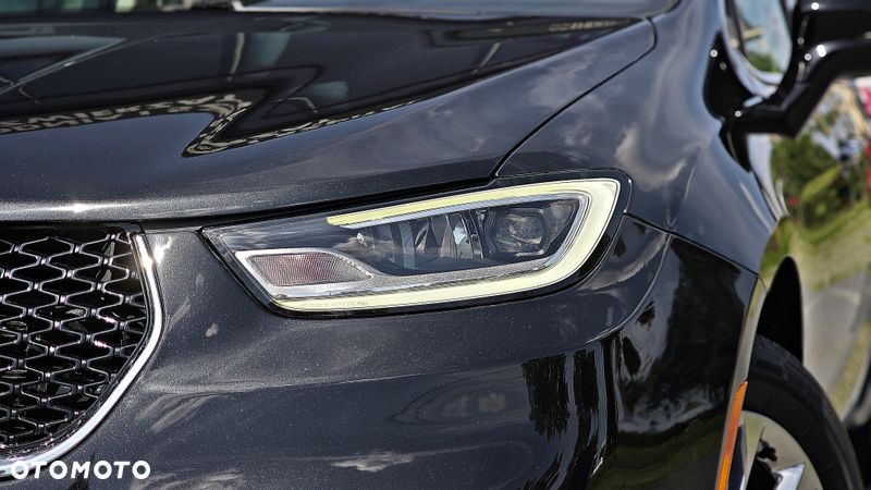 Chrysler Pacifica - 4