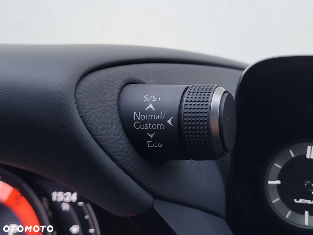 Lexus ES 300h F Sport Edition - 27