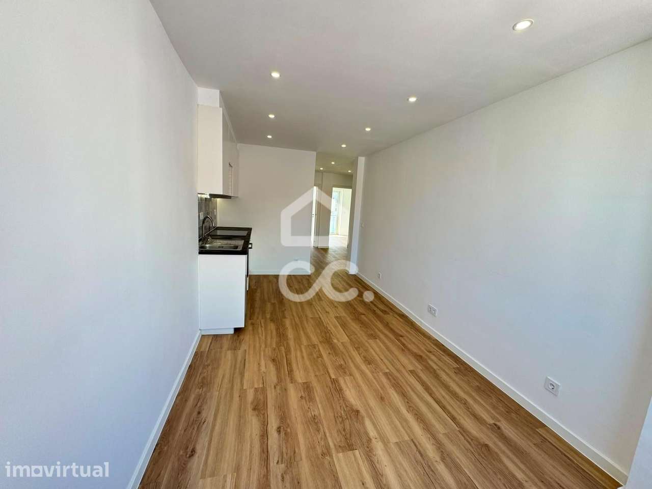 T3 Totalmente Remodelado com Varanda e Arrecadação (Agualva-Cacém) - Grande imagem: 4/17