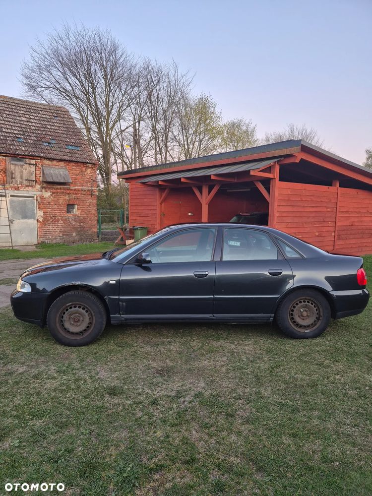 Audi A4 Limousine - 4