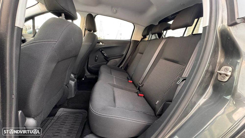 Peugeot 208 1.6 BlueHDi Style - 4