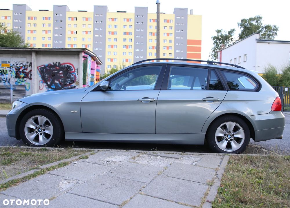 BMW Seria 3 318i Touring - 6