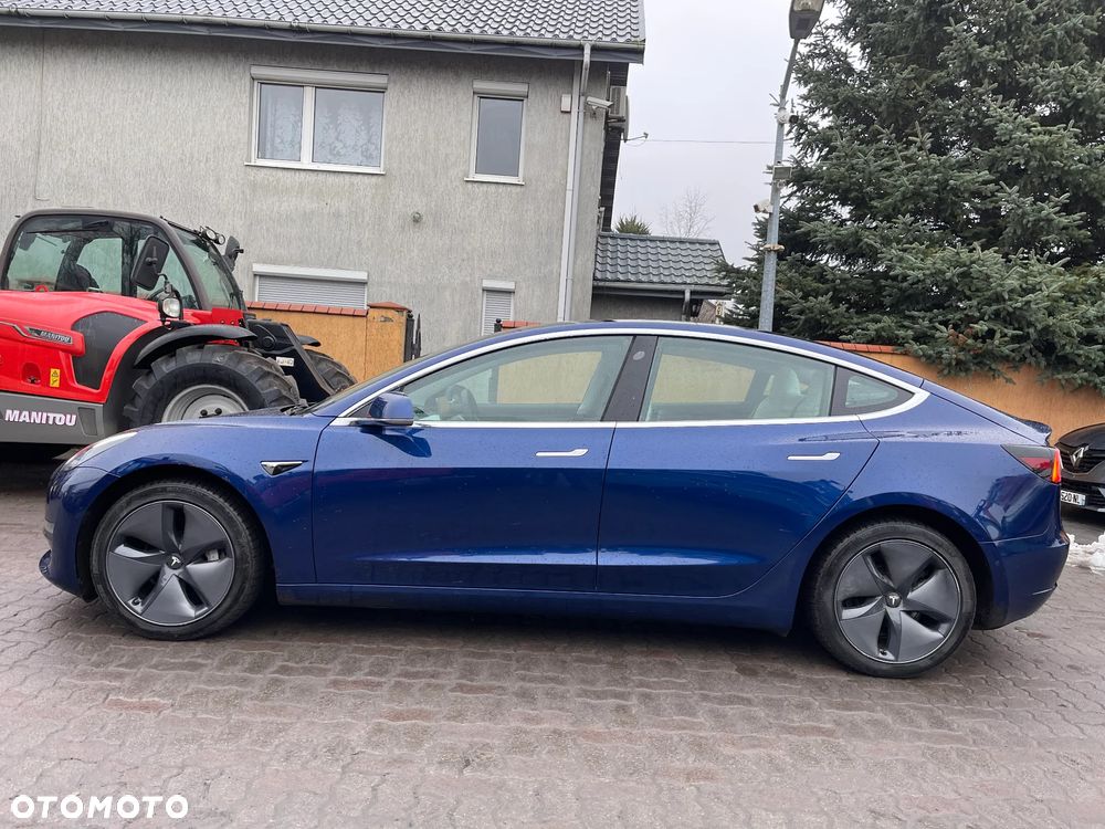 Tesla Model 3 - 3