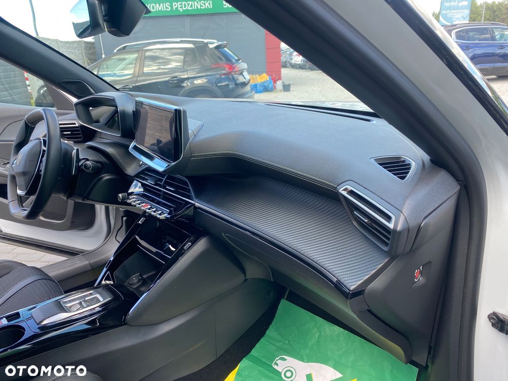 Peugeot 2008 PureTech 130 EAT8 GT - 10