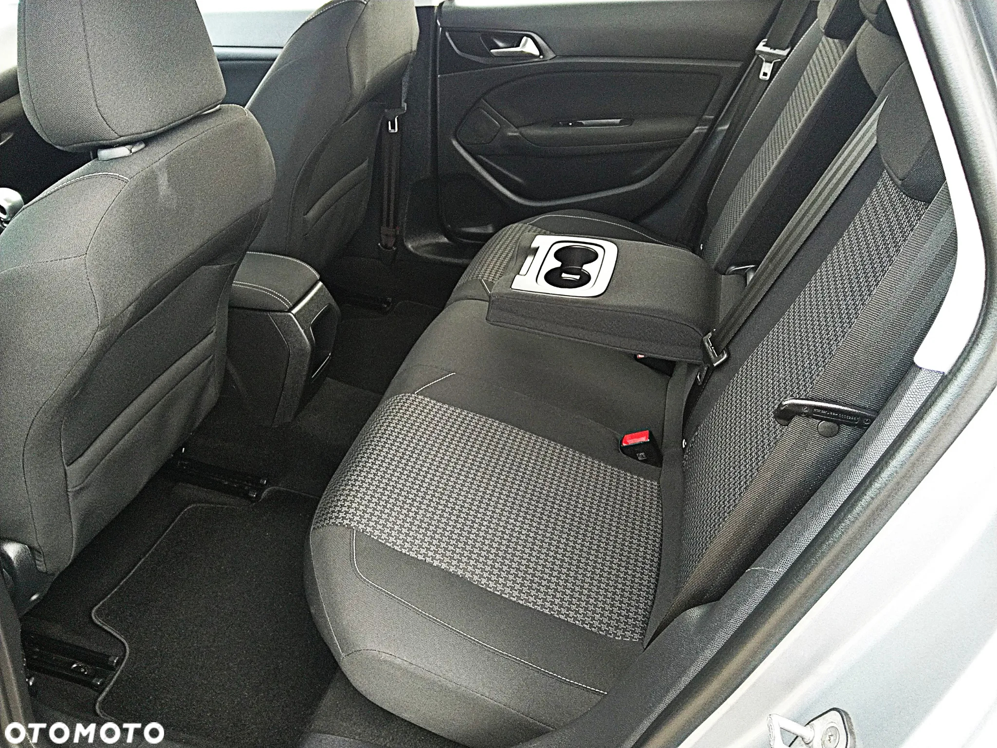 Peugeot 308 SW 1.6 BlueHDi Allure S&S - 17