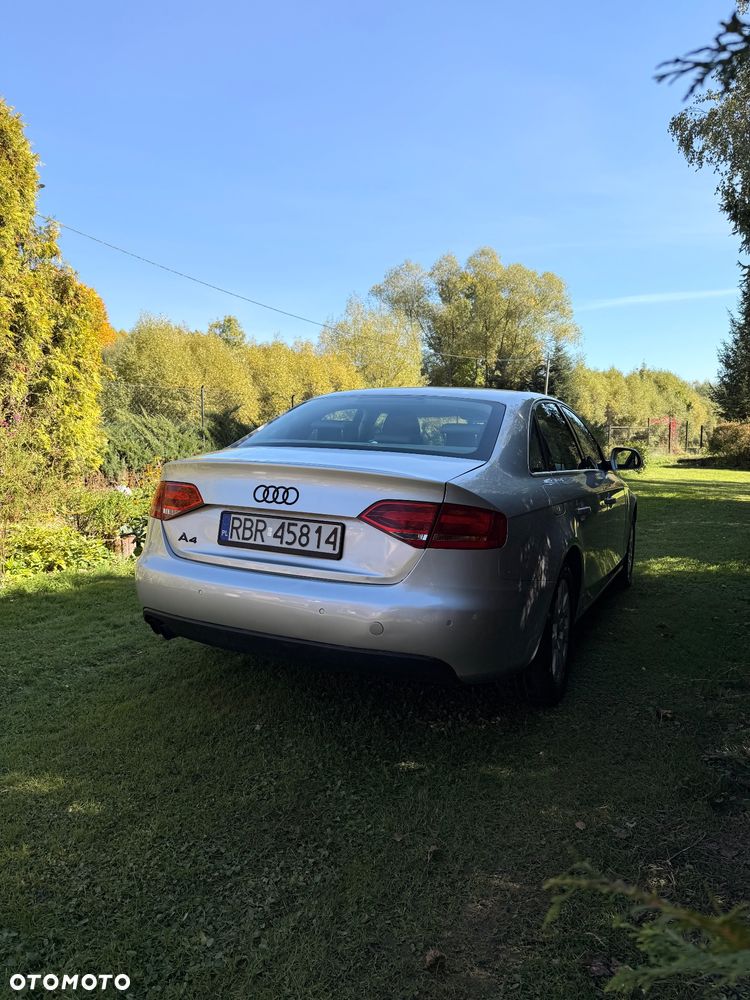 Audi A4 Limousine - 8